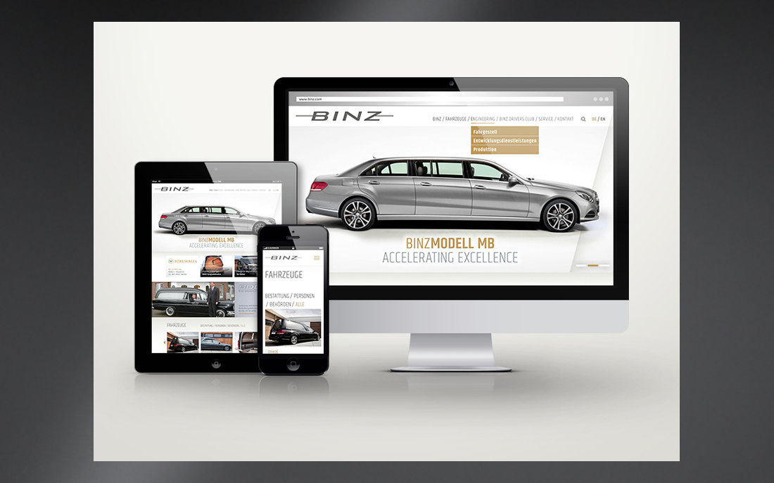 Website eines Autohauses in der Ansicht auf Monitor, Tablet und Smartphone