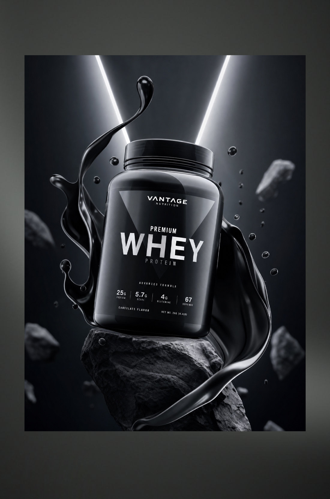 Produktaufnahme einer Proteinpulver-Dose mit Lichtinszenierung